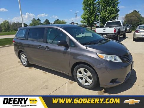 Used 2013 Toyota Sienna L w/ Towing Pkg FWD image 1