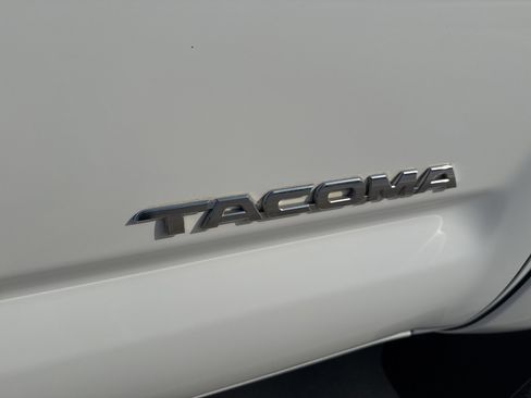 Used 2013 Toyota Tacoma PreRunner w/ SR5 Pkg image 9