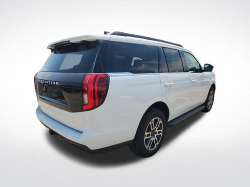 Used 2025 Ford Expedition Active AWD/4WD image 9