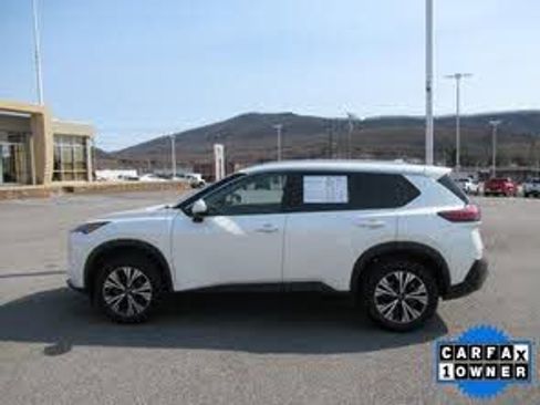 Used 2022 Nissan Rogue SV w/ SV Premium Package image 14