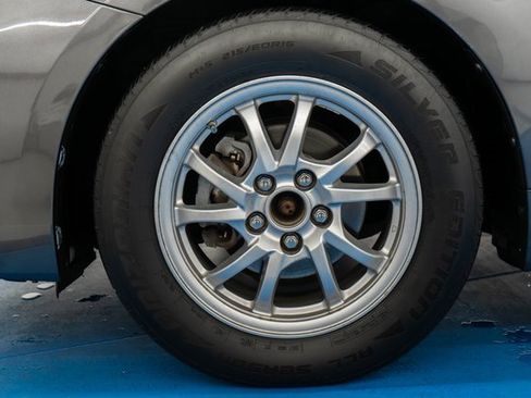 Used 2016 Toyota Prius V Four image 2