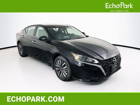 Used 2023 Nissan Altima 2.5 SV FWD image 1