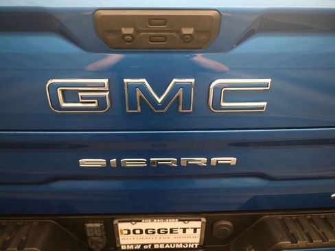 Used 2022 GMC Sierra 1500 AT4 w/ AT4 Premium Package image 10