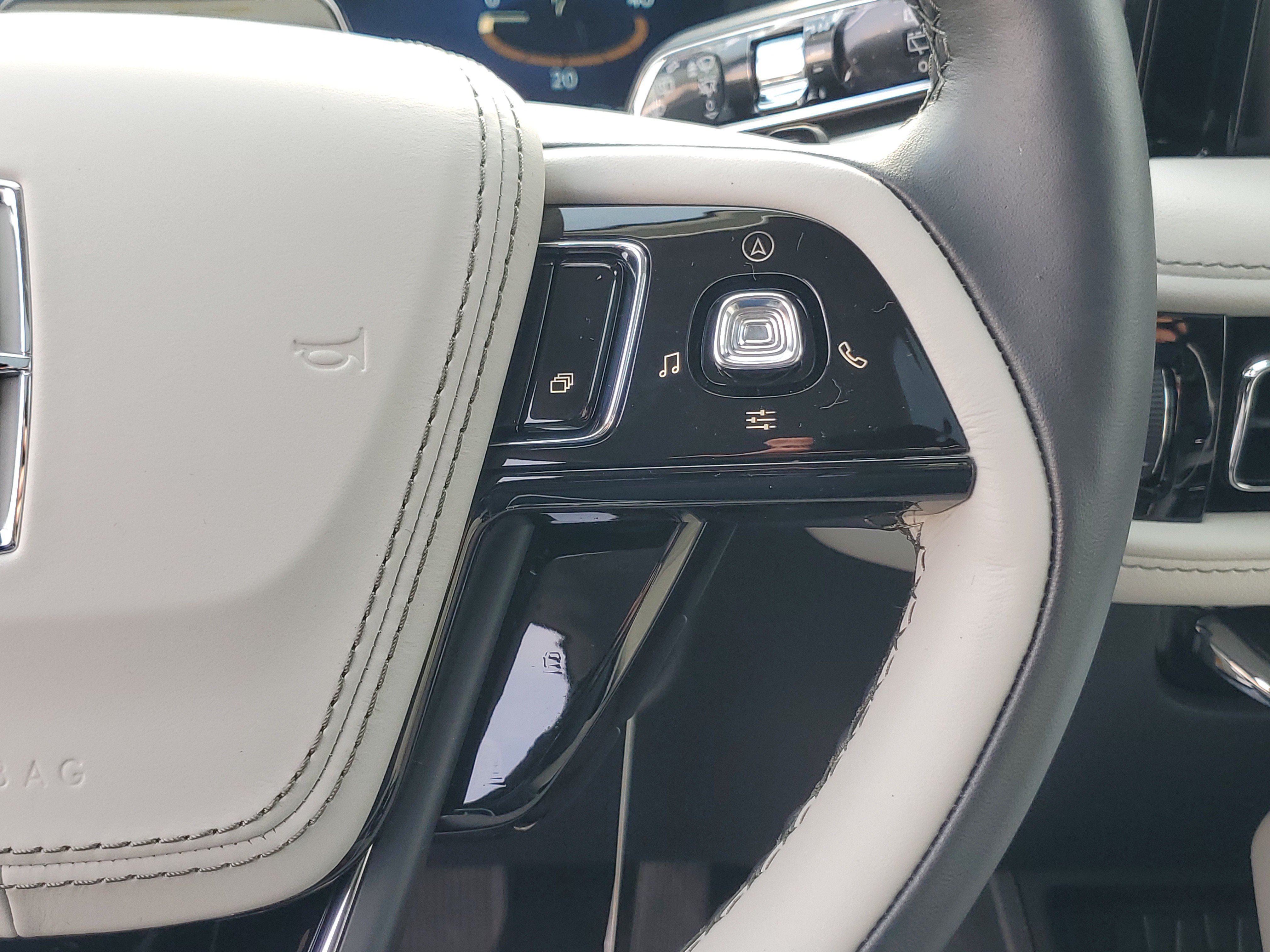 New 2027 Lincoln Aviator Reserve w/ Jet Appearance Package AWD/4WD image 17