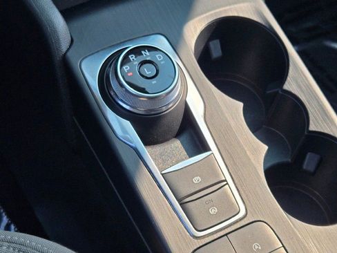 Used 2022 Ford Escape SE w/ SE Sport Appearance Package image 26