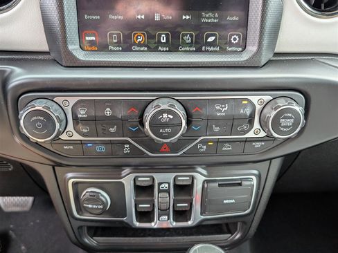 Used 2021 Jeep Wrangler Unlimited Sahara image 19