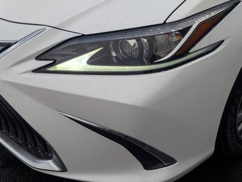 Used 2021 Lexus ES 300h w/ Accessory Package 2 image 11