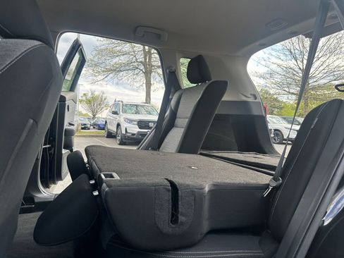 Used 2023 Nissan Rogue SV AWD/4WD image 26