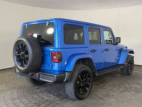 Used 2022 Jeep Wrangler Unlimited Sahara w/ Cold Weather Group AWD/4WD image 9