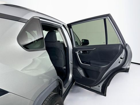 Used 2020 Toyota RAV4 LE image 27