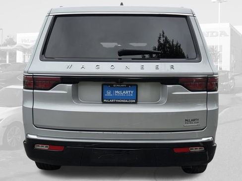 Used 2024 Jeep Wagoneer Series II w/ Flexible Seating Group RWD image 6