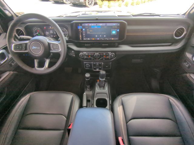 Used 2024 Jeep Wrangler Unlimited Sahara w/ Technology Group AWD/4WD image 17