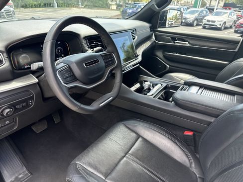 Used 2024 Jeep Wagoneer Series II w/ Flexible Seating Group RWD image 14