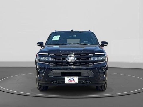 Certified 2022 Ford Expedition Limited image 3