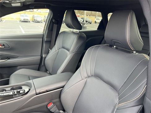 Used 2025 Toyota Crown Signia image 9