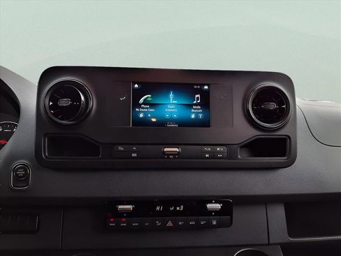 Used 2024 Mercedes-Benz Sprinter 2500 image 19