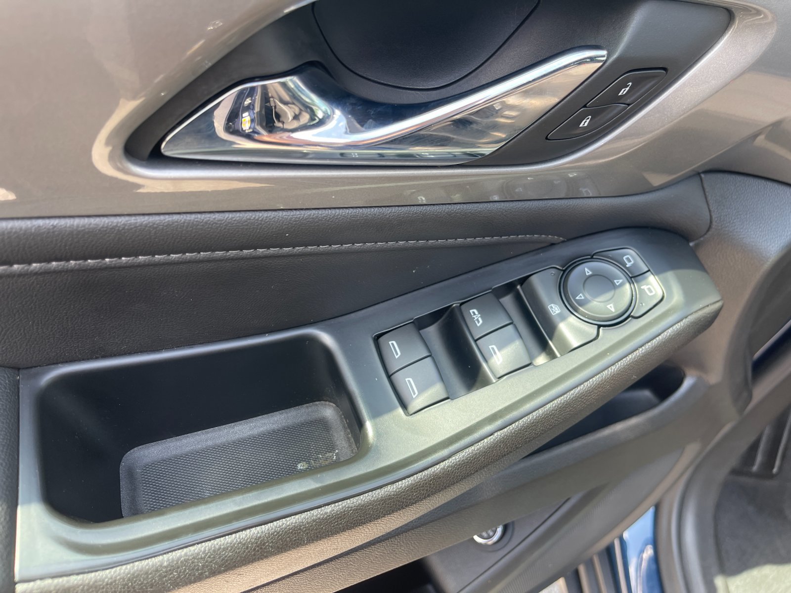 Used 2023 Chevrolet Traverse LT FWD image 12