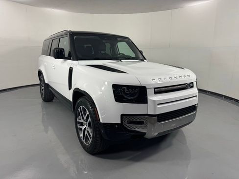Used 2023 Land Rover Defender 130 SE AWD/4WD image 3