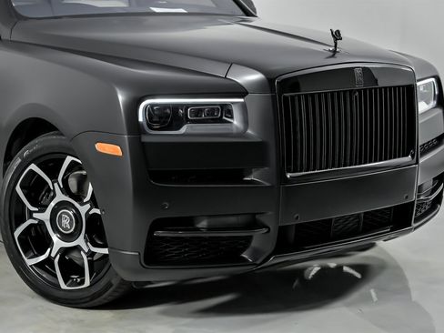 Used 2019 Rolls-Royce Cullinan image 3