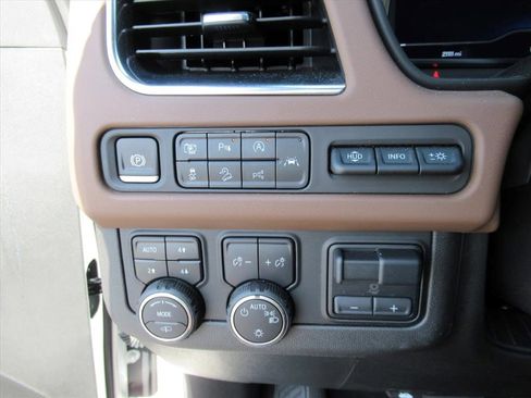 Certified 2024 Chevrolet Tahoe High Country w/ Advanced Technology Package image 23