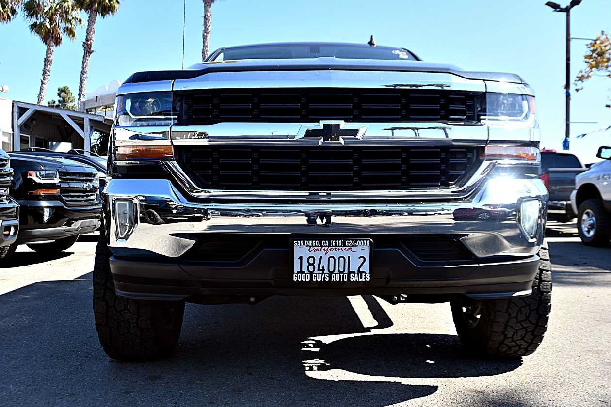 Used 2018 Chevrolet Silverado 1500 LT w/ All Star Edition RWD image 2