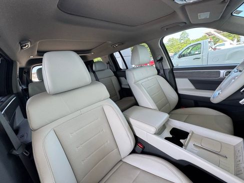Used 2025 Hyundai Santa Fe Limited FWD image 19