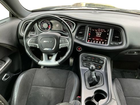 Used 2016 Dodge Challenger SRT image 15