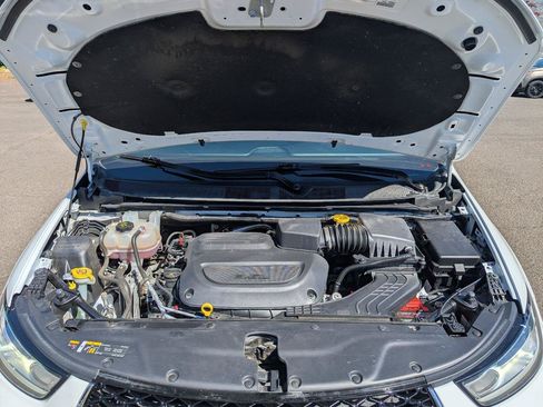 Used 2023 Chrysler Pacifica Touring-L FWD image 40