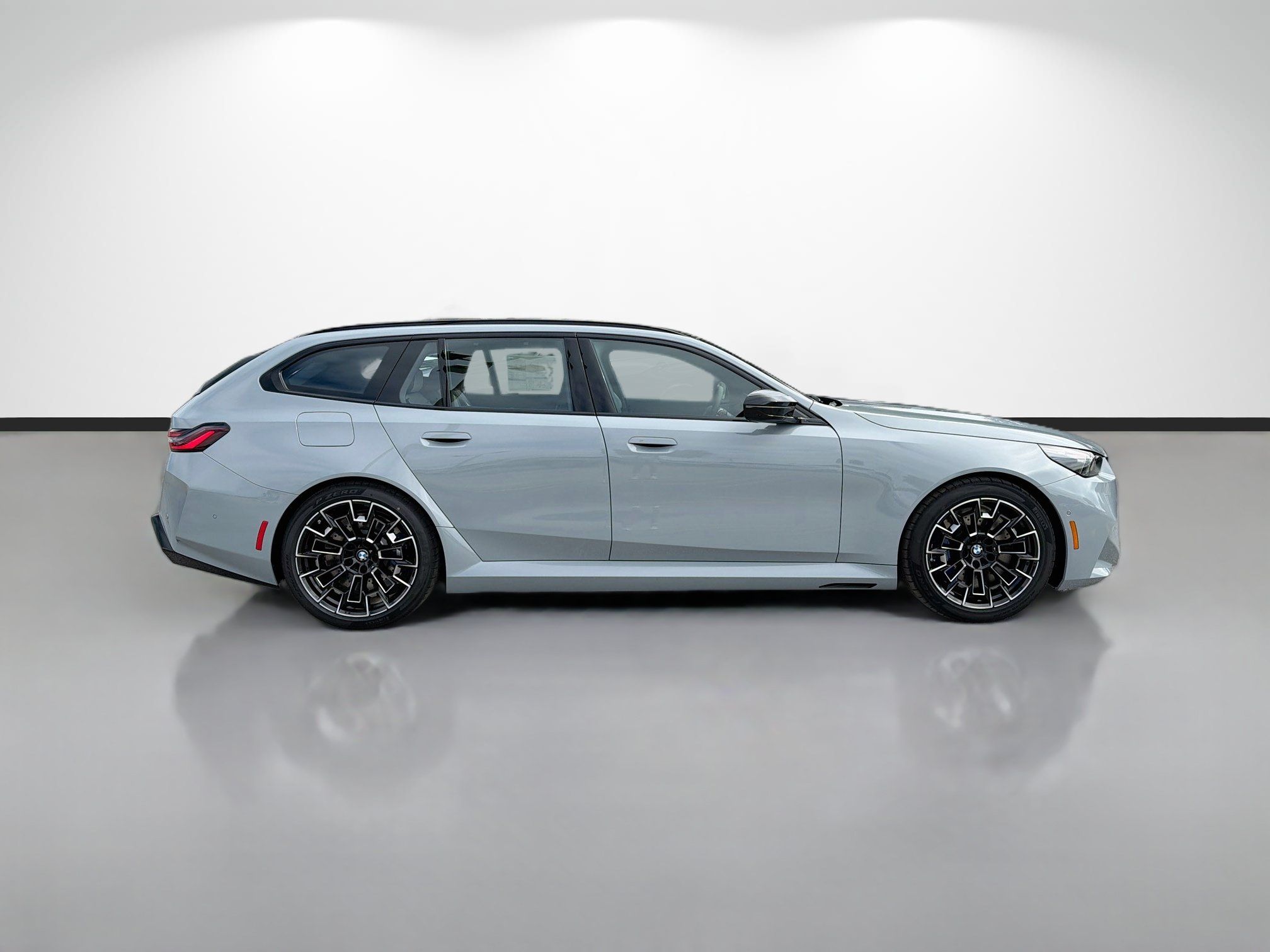 New 2027 BMW M5 Touring AWD/4WD image 2