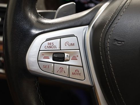 Used 2022 BMW 750i xDrive w/ Luxury Rear Seating Package image 50