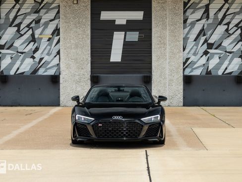 Used 2021 Audi R8 V10 w/ Premium Package RWD image 3