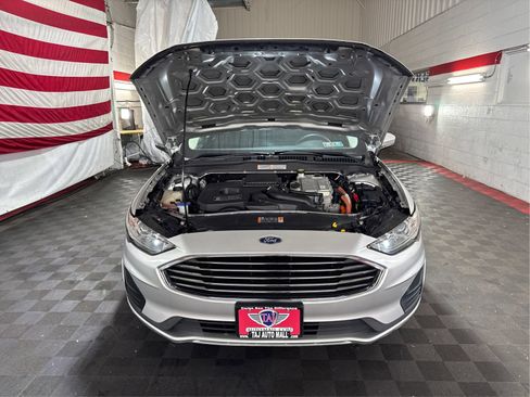 Used 2019 Ford Fusion SE FWD image 11