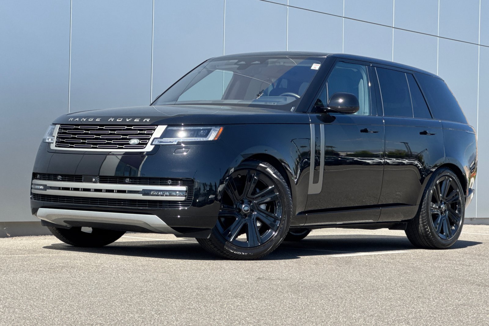 Used 2023 Land Rover Range Rover SE AWD/4WD image 1