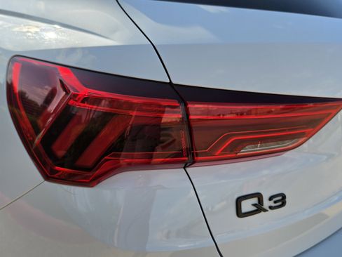 Used 2020 Audi Q3 2.0T Premium Plus w/ Premium Plus Package AWD/4WD image 10