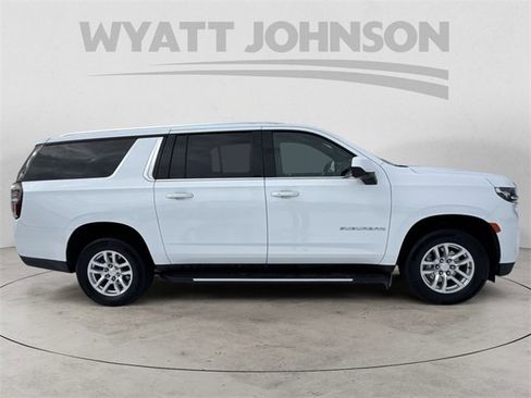 Used 2024 Chevrolet Suburban LT image 6