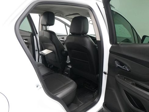 Used 2022 Buick Encore Preferred AWD/4WD image 24