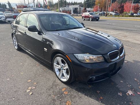 Used 2011 BMW 335i xDrive Sedan w/ M Sport Pkg image 9