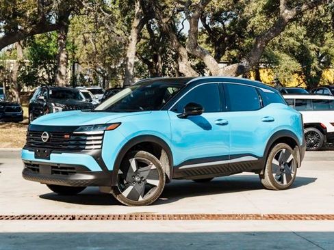 Used 2026 Nissan Kicks SR image 1