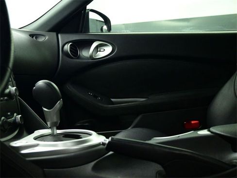 Used 2020 Nissan 370Z Touring Sport image 10