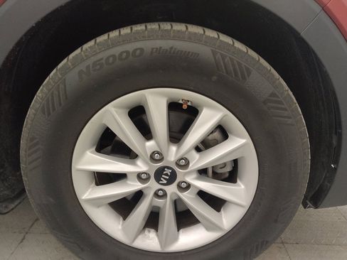 Used 2020 Kia Sorento LX image 31