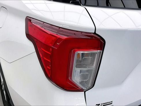 Used 2022 Ford Explorer XLT AWD/4WD image 26