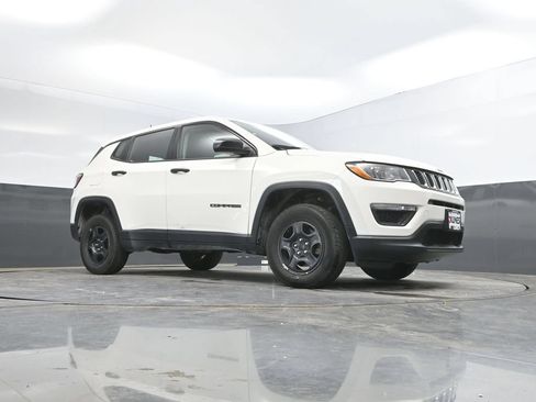 Used 2017 Jeep Compass Sport w/ Cold Weather Group AWD/4WD image 38
