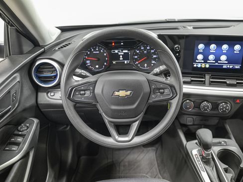 Used 2025 Chevrolet Trax LS FWD image 17