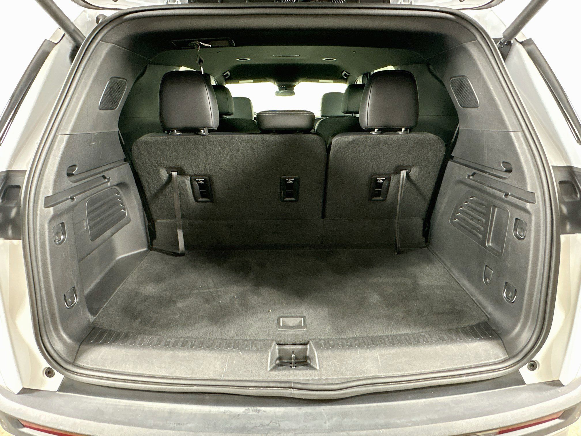 Used 2026 Chevrolet Traverse LT FWD image 30