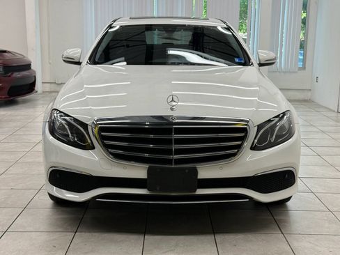 Used 2017 Mercedes-Benz E 300 4MATIC image 2