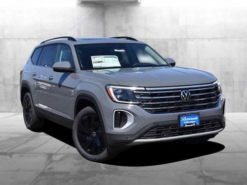 New 2026 Volkswagen Atlas SE image 2