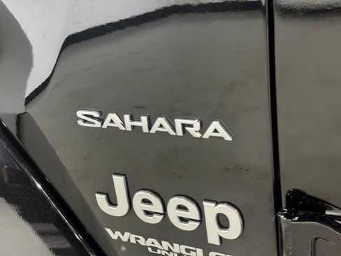 Used 2019 Jeep Wrangler Unlimited Sahara w/ Uconnect 4C Nav & Sound Group AWD/4WD image 33