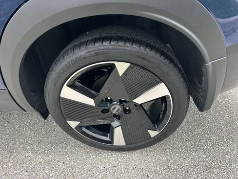 Certified 2025 Nissan Kicks SR FWD image 10