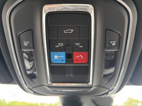 Used 2023 Jeep Grand Cherokee Altitude AWD/4WD image 19