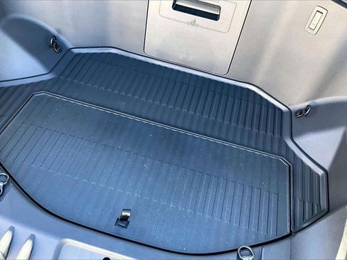 Used 2025 Ford F150 Lightning Platinum image 35